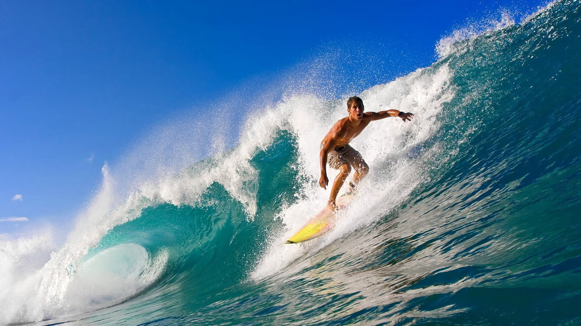 “东安湖体育公园赛场:跑酷挑战不断,选手精彩绝伦”