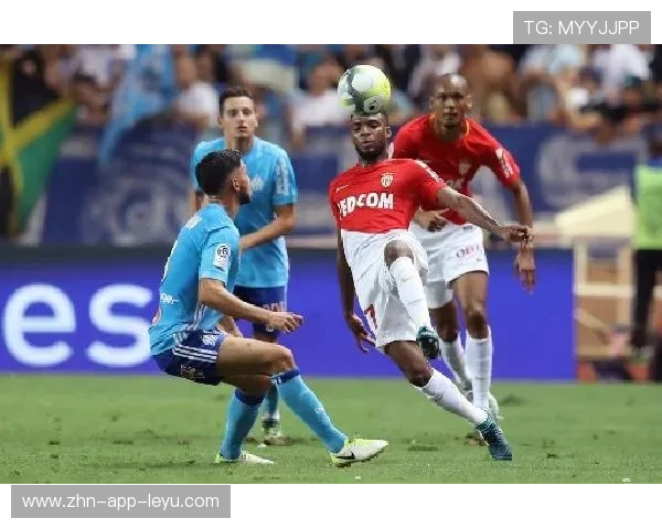 “热刺猛攻，阿仙奴坚守：香港赛场焦点对决”